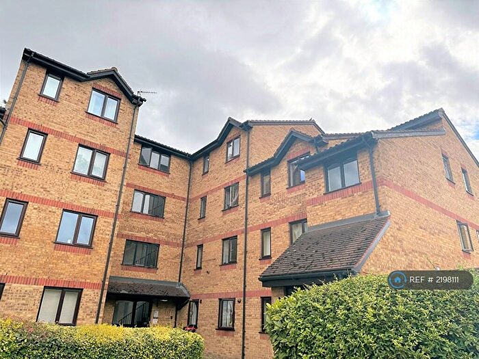 2 Bedroom Flat To Rent In Donne House, London, SE14