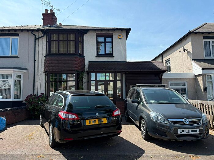 3 Bedroom Semi-Detached House For Sale In Hall Green Road, West Bromwich, B71