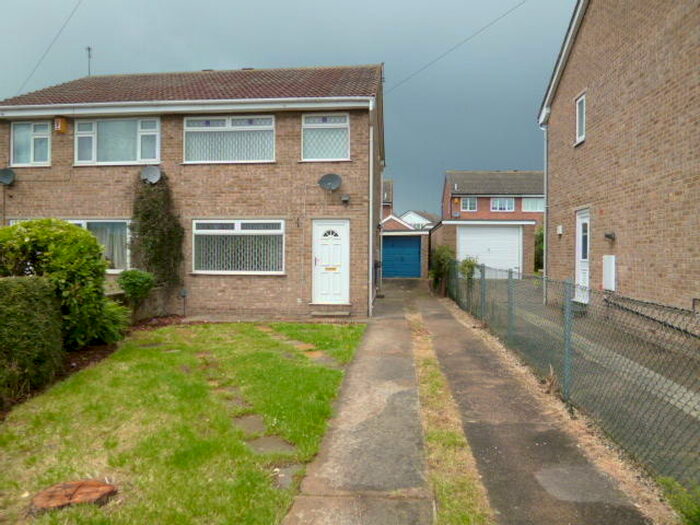 3 Bedroom Semi-Detached House To Rent In Sawston Close, Balby, Doncaster, DN4
