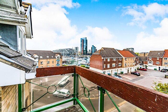 2 Bedroom Flat To Rent In Pacific Close, Southampton, SO14