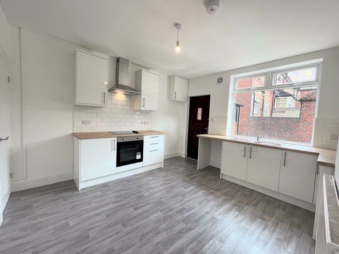 3 Bedroom Town House To Rent In Castlefield Street, Shelton, Stoke-On-Trent, Staffordshire, ST4