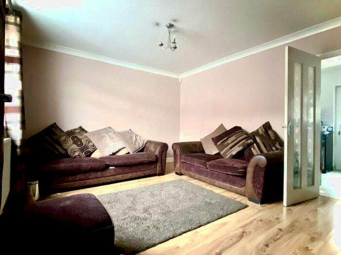 3 Bedroom Terraced House To Rent In Hatton Avenue, Slough SL2