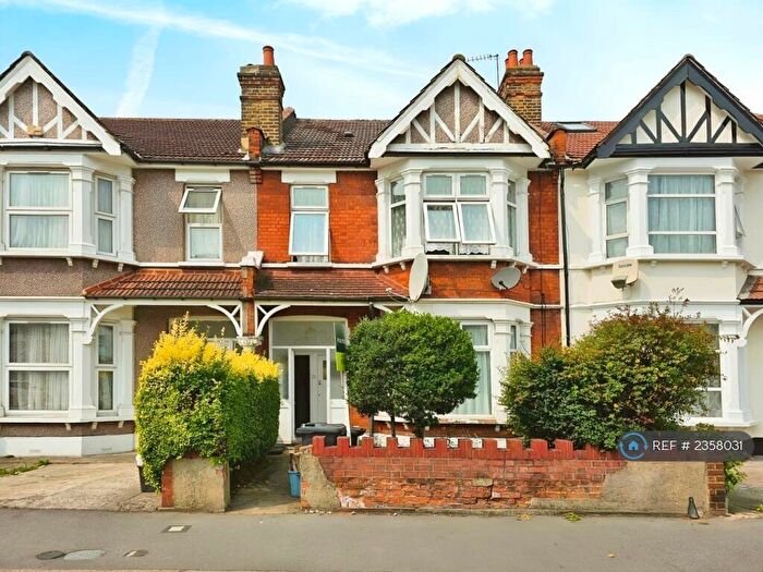 2 Bedroom Flat To Rent In Aldborough Road South, Ilford, IG3