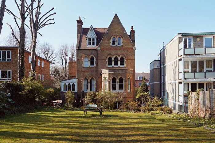 2 Bedroom Flat For Sale In Crescent Road, London, N8