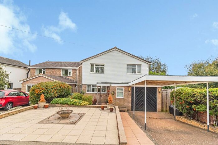 4 Bedroom Detached House For Sale In High Street North, Stewkley, Leighton Buzzard, LU7