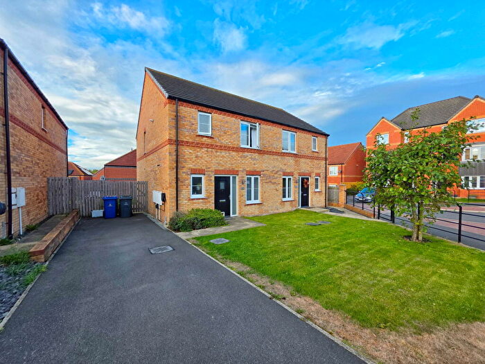 3 Bedroom Semi-Detached House For Sale In Collier Way, Mapplewell, Barnsley, S75