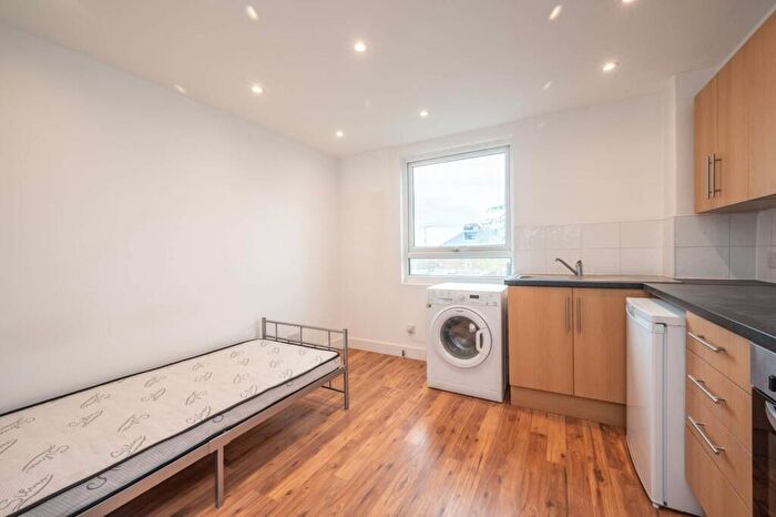 Studio To Rent In Melyn Close, Tufnell Park, London, N7