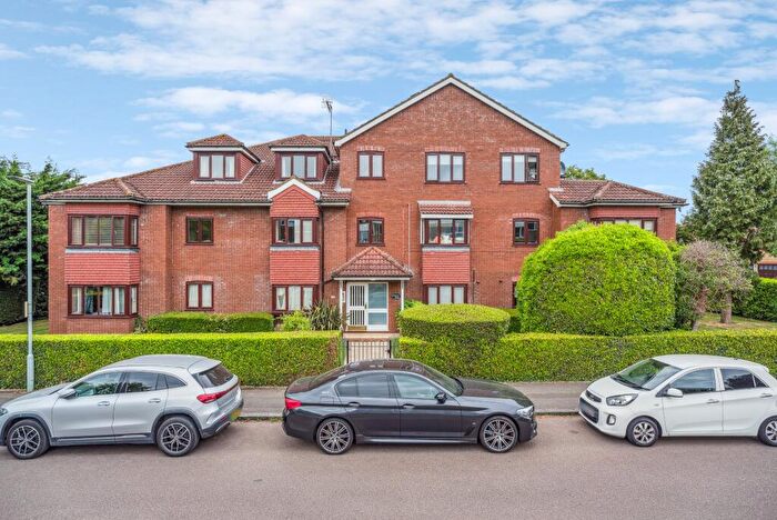 2 Bedroom Flat For Sale In Eastbury Avenue, Northwood, HA6