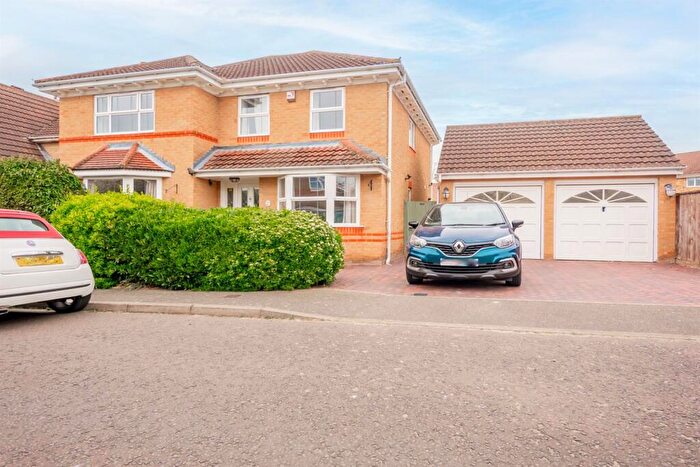 4 Bedroom Detached House To Rent In Bedroom Detached House In Rayleigh, SS6