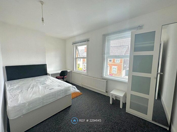 4 Bedroom Terraced House To Rent In Blenheim Road, Reading, RG1