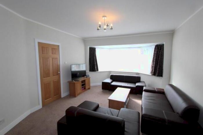 5 Bedroom Semi-Detached House To Rent In Forres Gardens, London, NW11