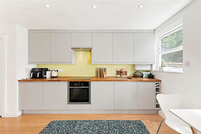 1 Bedroom Flat For Sale In Battersea High Street, SW11