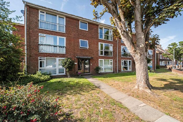 2 Bedroom Flat For Sale In Sycamore Court, Springfield Road, SL4