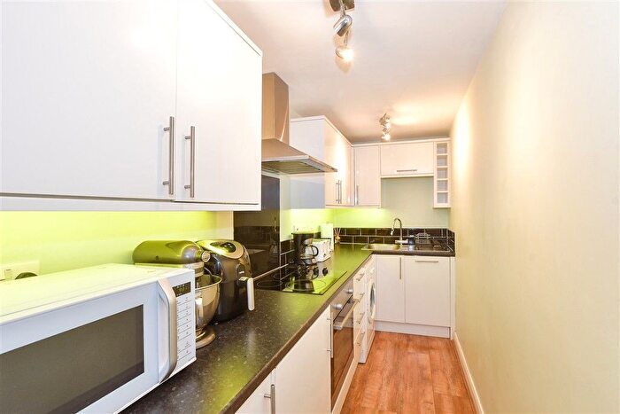 1 Bedroom Maisonette For Sale In Dovers Green Road, Reigate, Surrey, RH2