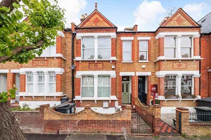 2 Bedroom Apartment For Sale In Wiverton Road, Sydenham, London, SE26