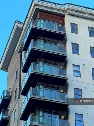 2 Bedroom Penthouse To Rent In Barton Place, Manchester, M4