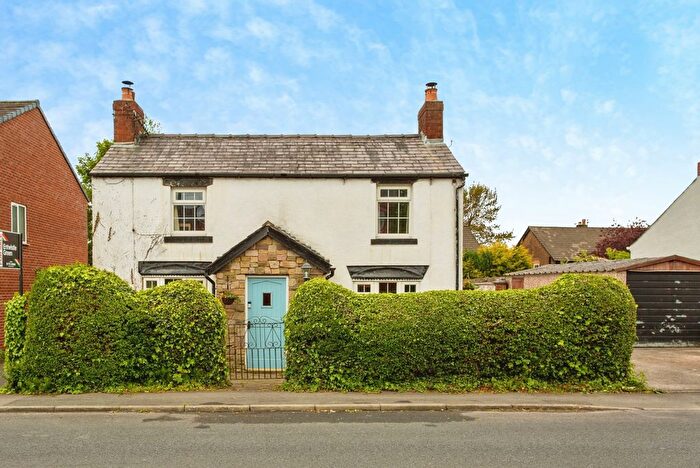 4 Bedroom Detached House For Sale In Leyland Lane, Leyland, Lancashire, PR25