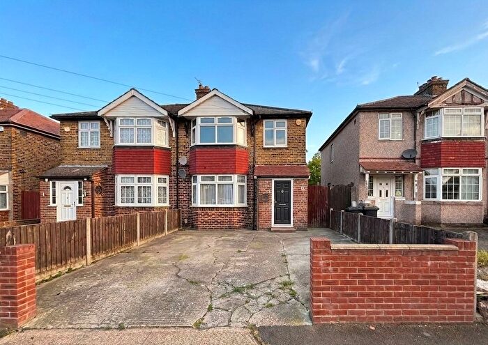 4 Bedroom Semi-detached House For Sale In Star Road, Uxbridge, UB10