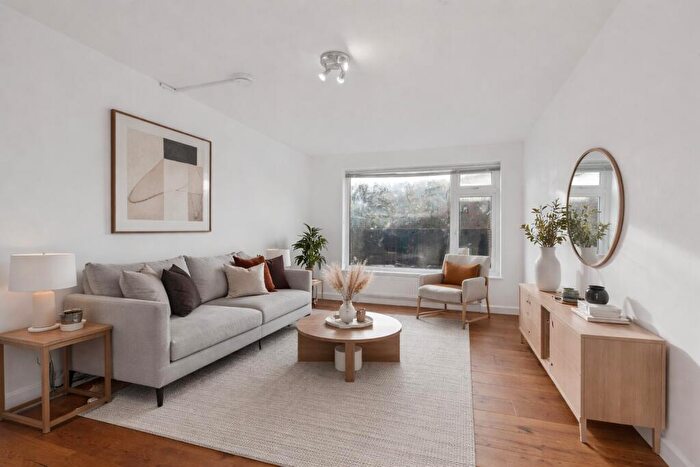 2 Bedroom Terraced House To Rent In Smith Street, Surbiton, KT5