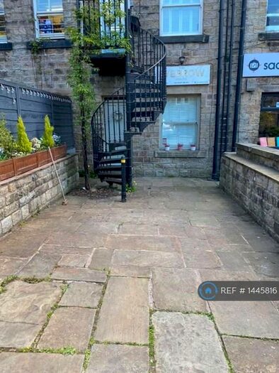 2 Bedroom Flat To Rent In St. Marys Gate, Uppermill, Oldham, OL3