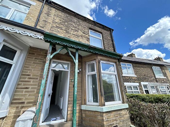 4 Bedroom Detached House To Rent In Thornton Lane, Bradford, BD5