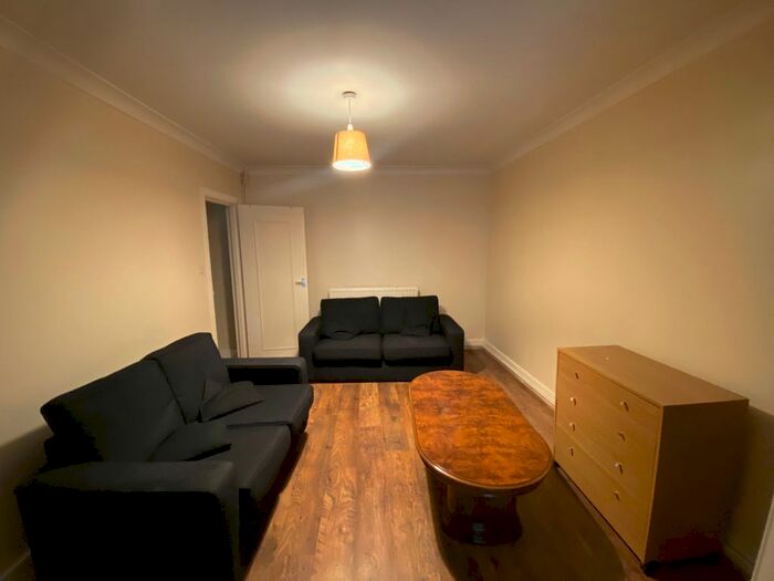 1 Bedroom Flat To Rent In Goldhawk Road, London, W6