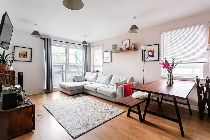 2 Bedroom Flat For Sale In Hawkhill Close, Easter Road, Edinburgh, EH7