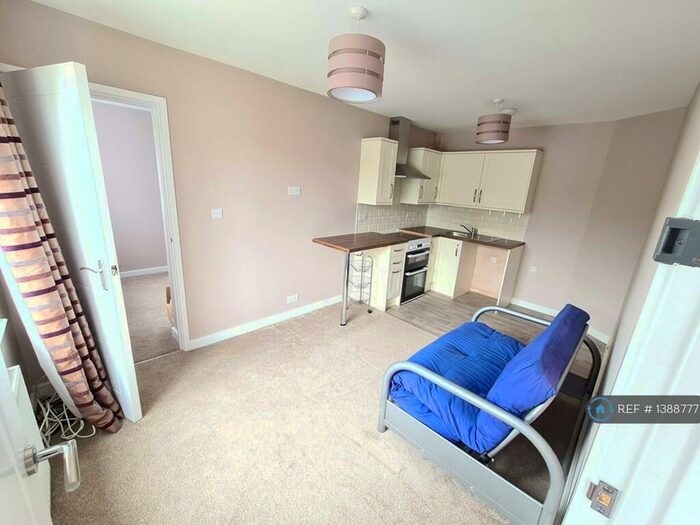 1 Bedroom Flat To Rent In Stewart Road, Harpenden, AL5