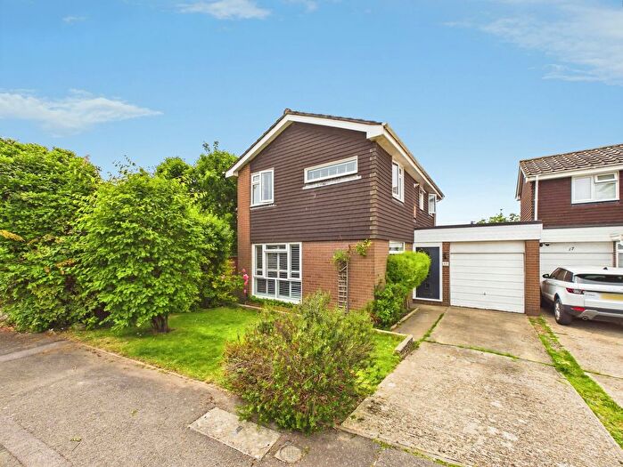 3 Bedroom Detached House For Sale In Brushwood Road, Horsham, RH12