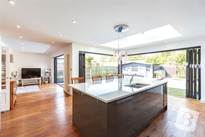 4 Bedroom Detached House For Sale In Ferndown, Emerson Park, RM11