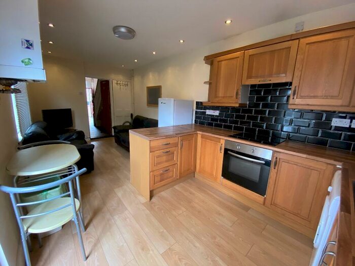 5 Bedroom Terraced House To Rent In Malefant Street, Cardiff(City), CF24