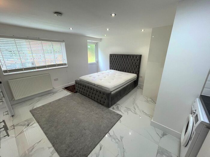 1 Bedroom Studio To Rent In Kentwood Close, Reading, RG30