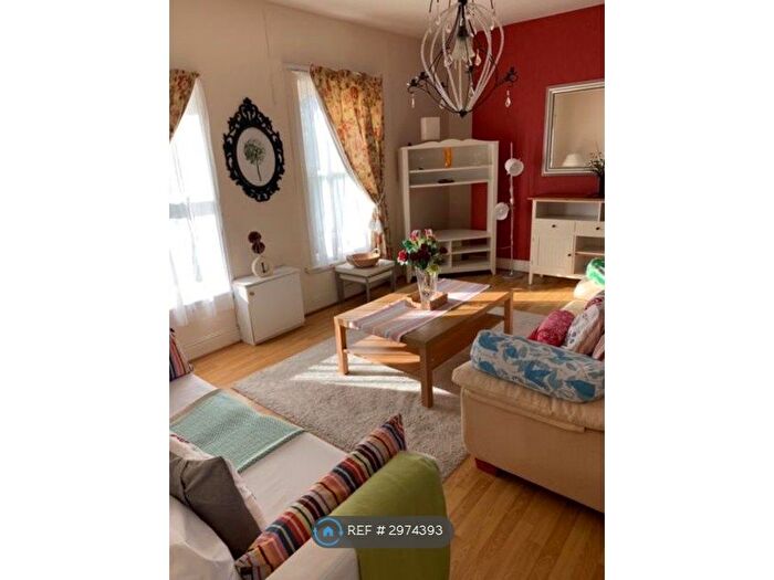 2 Bedroom Flat To Rent In Knighton Park Road, Leicester, LE2