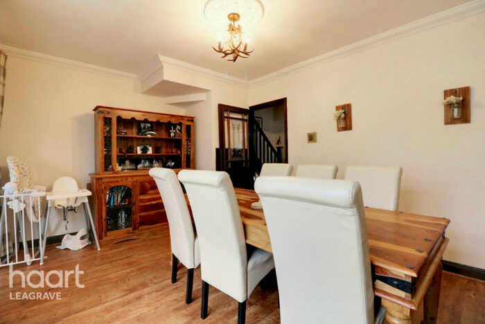 3 Bedroom Terraced House For Sale In Westmorland Avenue, Luton, LU3