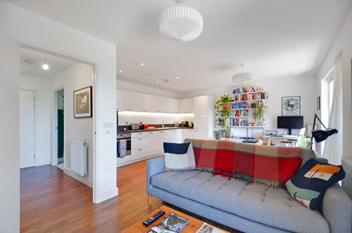 1 Bedroom Flat For Sale In Adenmore Road, London, SE6