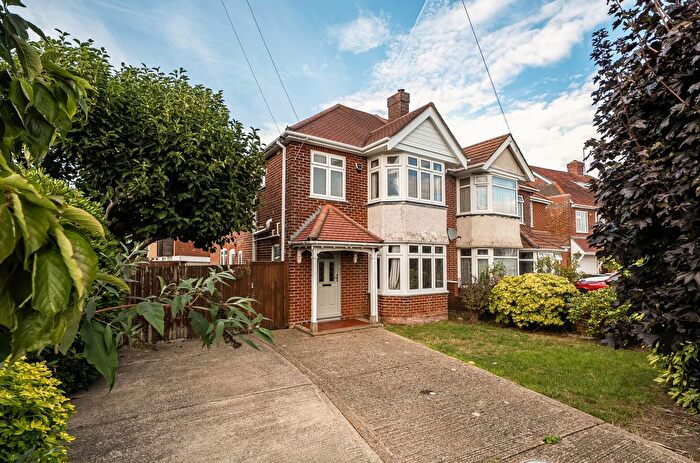 3 Bedroom Semi Detached House For Sale In Pirrie Close, Upper Shirley, Southampton, Hampshire, SO15