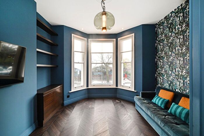 1 Bedroom Flat To Rent In Cambridge Gardens, London, W10