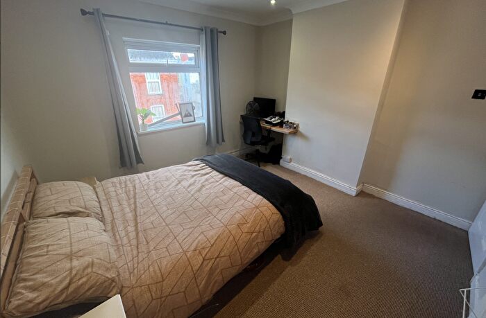 2 Bedroom End Of Terrace House To Rent In Scorer Street, LN5