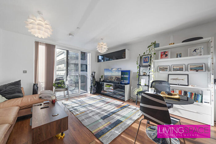 1 Bedroom Barn Conversion To Rent In Flat Aquarelle House City Road, Clerkenwell, EC1V