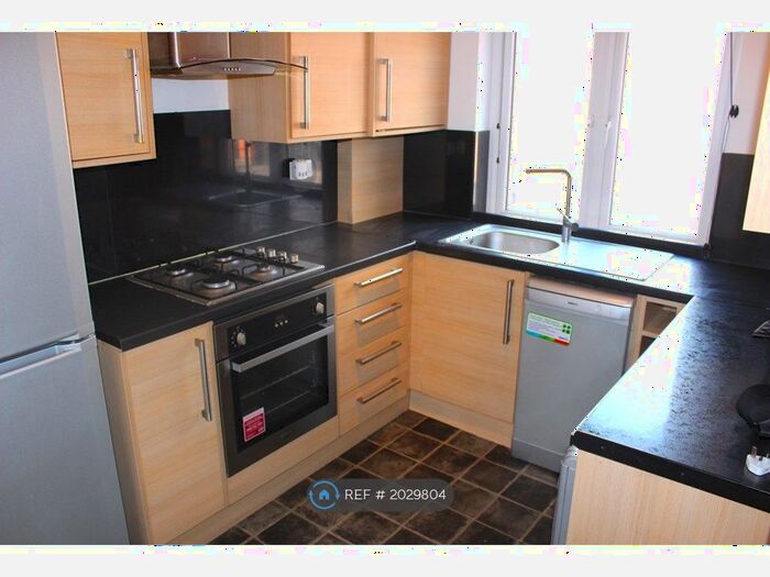 2 Bedroom Maisonette To Rent In Greenhill Way, Harrow, HA1