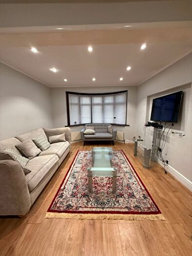 1 Bedroom Semi-Detached House To Rent In Dorset Avenue, Romford, RM1