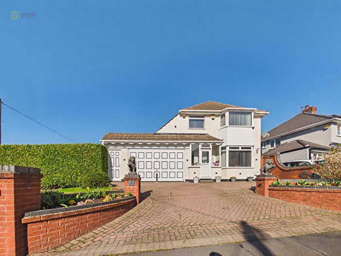 3 Bedroom Detached House For Sale In Fir Tree Close, Birmingham, B44