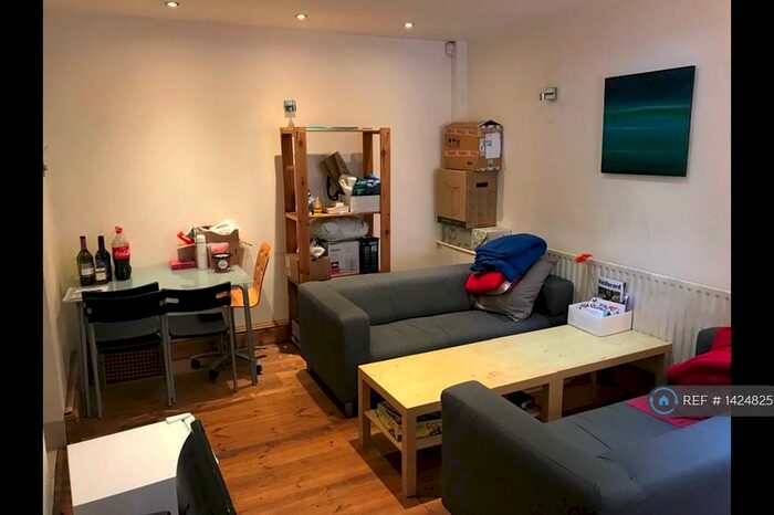 4 Bedroom Semi-Detached House To Rent In Beeston Road, Nottingham, NG7