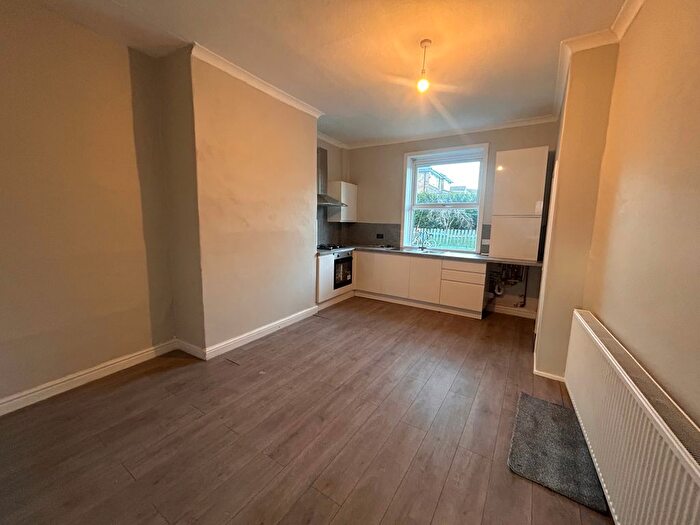 2 Bedroom Terraced House To Rent In Bradford Road, Wakefield, WF3