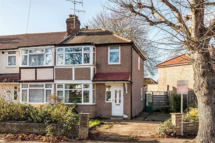 3 Bedroom End Terrace House For Sale In Lee Road, Perivale, Greenford, UB6