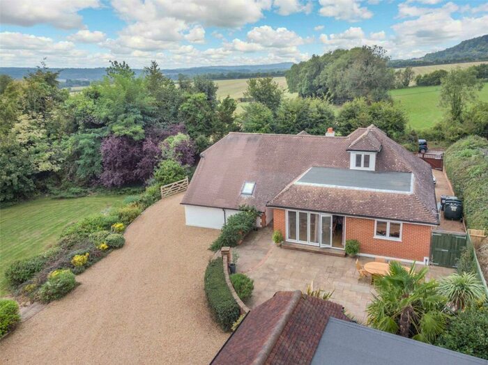 4 Bedroom Bungalow For Sale In Taylors Lane, Trottiscliffe, West Malling, Kent, ME19