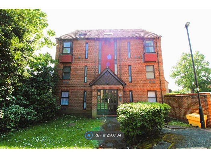 Studio To Rent In Pilgrims Close, London, N13