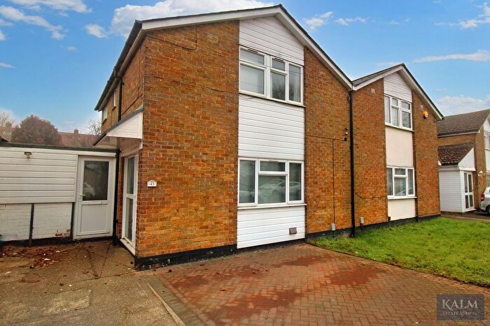 3 Bedroom Semi-Detached House To Rent In Bedwell Crescent, Stevenage, SG1