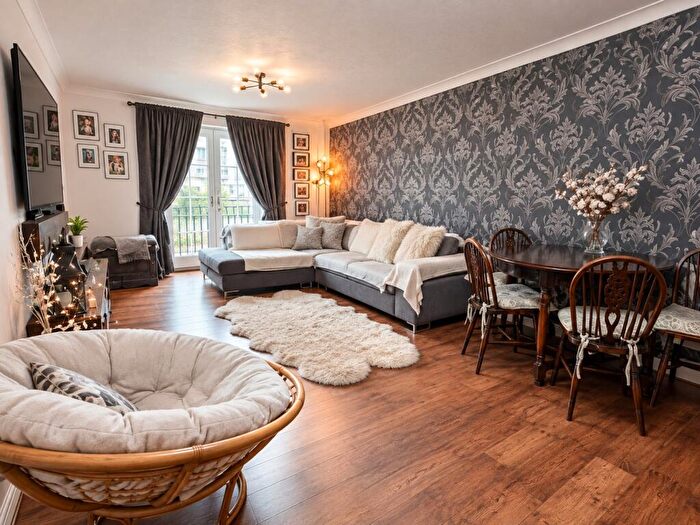 3 Bedroom Apartment For Sale In Lime Tree Court, London Colney, AL2