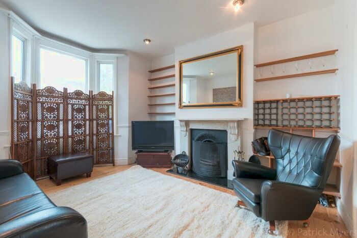 4 Bedroom Semi-Detached House To Rent In Ashbourne Grove London, SE22